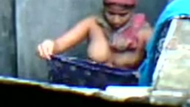 Desi Nude Bathing Outdoor - Usha Bhabhi Full Nude Bath Video Captured By Devar In ...