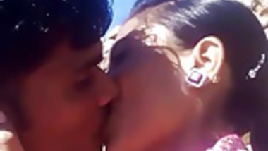 Boy And Girl Kissing Porn - Onely Kannada Aunty And College Boys Sex porn