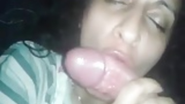 Desi Muslim Ammi Blowjob Bete Ne Lund Chusvaya porn tube video