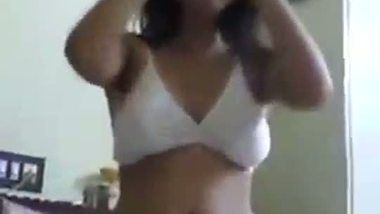 380px x 214px - Sexy Desi Aunty Exposing Her Naked Boobs porn tube video ...