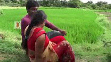 Girl Outdoor - Indian Bhojpuri Village Girl Outdoor Sex porn