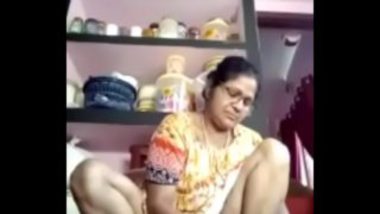 Xxxhindj - Marathi Aunty Showing Her Pussy To Her Lover porn tube video ...