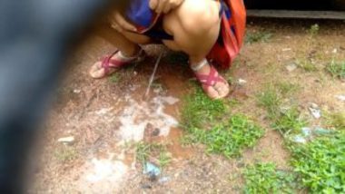 Saree Aunti Pising Videos Hidden - Tamil 45yr Village Old Aunty Saree Blouse Peeing And Pissing ...