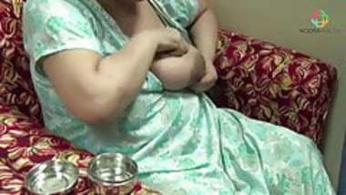 Kerala Auntie Breastmilk Feeding - Kerala Girls Boob Milk Sucking porn